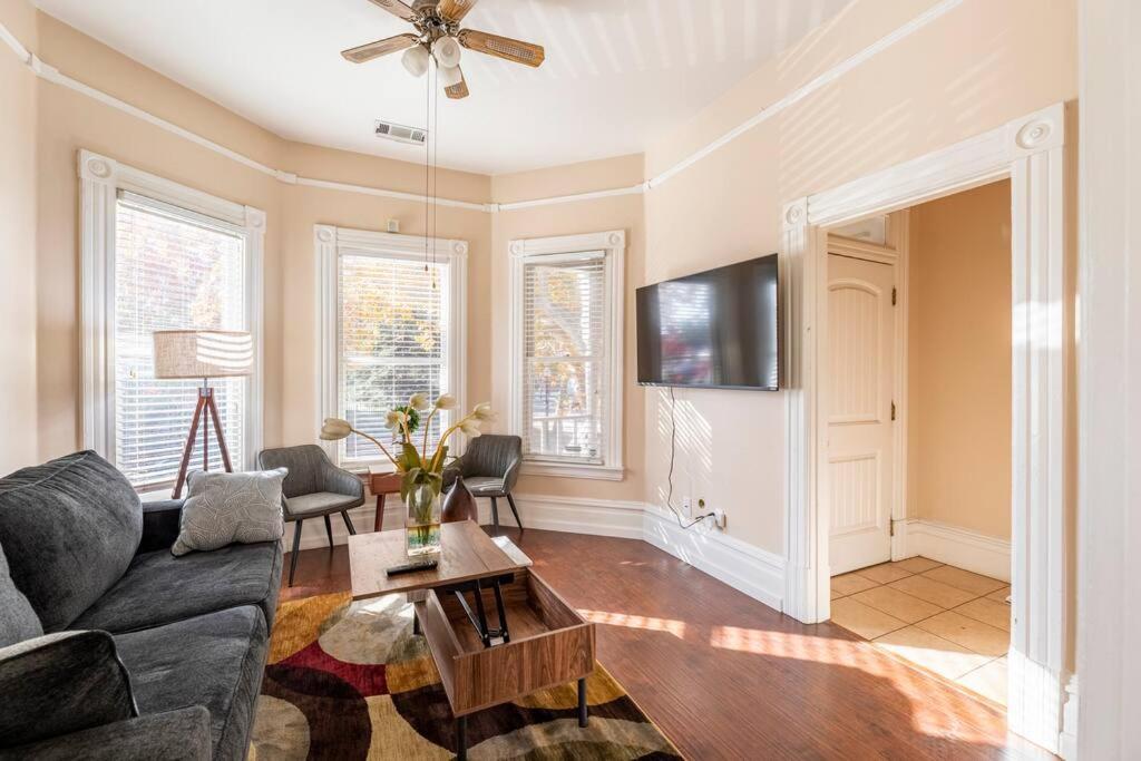 סקרמנטו A+ 2 Bedroom Victorian Home Away From Home מראה חיצוני תמונה